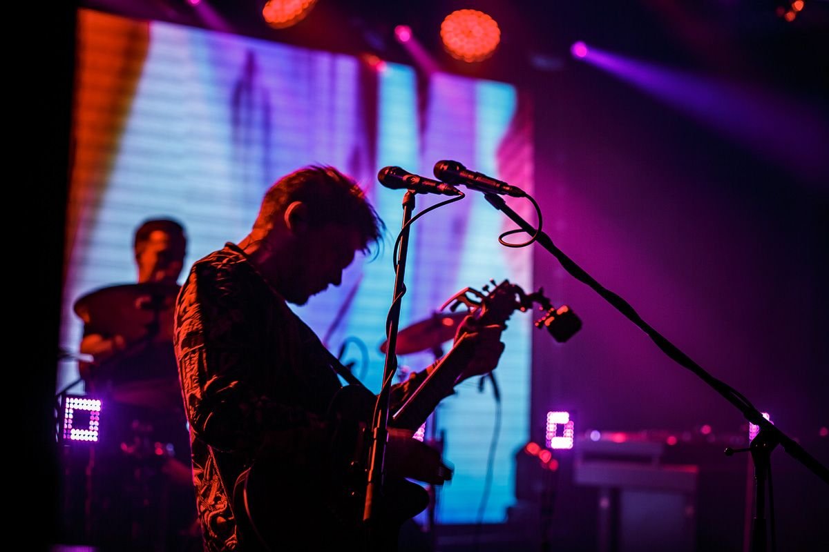 Justinas Stanislovaitis & Band in colourful stage lights
